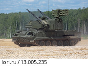 "Тунгуска" (SA-19 Grison) - российский зенитный пушечно-ракетный комплекс на Международном военно-техническом форуме "Армия-2015" на полигоне "Алабино" в Московской области. Редакционное фото, фотограф Игорь Долгов / Фотобанк Лори