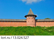 Суздаль. Стены и башни Спасо-Евфимиева монастыря. Фрагмент (2012 год). Стоковое фото, фотограф Megapixx / Фотобанк Лори