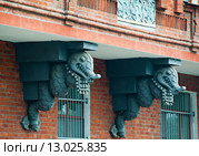 Доходный жилой дом З.А. Перцевой (декоративные элементы, крупный план). Москва. Россия (2015 год). Стоковое фото, фотограф E. O. / Фотобанк Лори