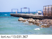 Длинный причал на берегу Красного моря, Египет (2015 год). Редакционное фото, фотограф Кекяляйнен Андрей / Фотобанк Лори