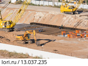 Заливка фундамента при строительстве нового дома (2015 год). Редакционное фото, фотограф Иванов Алексей / Фотобанк Лори