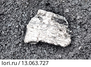 Кусок угля антрацит сорта АКО лежит на штыбу (АШ) Стоковое фото, фотограф Игорь Кутателадзе / Фотобанк Лори
