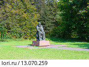 Село Даровое. Памятник Достоевскому (2011 год). Редакционное фото, фотограф Зобков Юрий / Фотобанк Лори