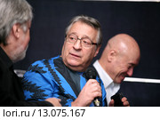 В Продюсерском центре Игоря Сандлера прошла пресс-конференция, посвящённая 50-летию легендарной группы Бари Алибасова «Интеграл». Руководитель московского Театра эстрады Геннадий Хазанов. (2015 год). Редакционное фото, фотограф Александр С. Курбатов / Фотобанк Лори