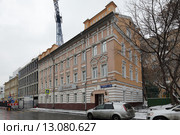 Москва, строительство нового дома примыкающего к дому 16 и дому 12  на Озерковской набережной (2015 год). Редакционное фото, фотограф Дмитрий Неумоин / Фотобанк Лори