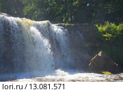 У подножия водопада Кейла-Йоа. Эстония (2015 год). Стоковое фото, фотограф Виктор Карасев / Фотобанк Лори