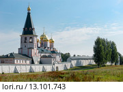 Валдайский Иверский Святоозерский Богородицкий мужской монастырь.   Настоятельский корпус с колокольней за монастырской стеной (2015 год). Стоковое фото, фотограф Pukhov K / Фотобанк Лори