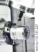 metalworking drilling process. Стоковое фото, фотограф Дмитрий Калиновский / Фотобанк Лори