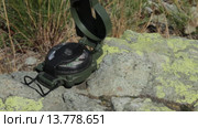 compass on stone closeup. Стоковое видео, видеограф Владислав Корнилов / Фотобанк Лори