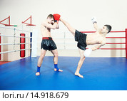 Muay thai fighters at boxing ring. Стоковое фото, фотограф Дмитрий Калиновский / Фотобанк Лори
