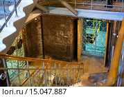 Лестница в подвалы винзавода Массандра, Крым (2015 год). Редакционное фото, фотограф Вячеслав Палес / Фотобанк Лори