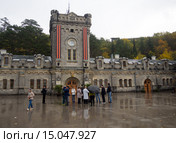 Экскурсия по территории винзавода "Массандра", Крым (2015 год). Редакционное фото, фотограф Вячеслав Палес / Фотобанк Лори