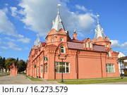 Паломнический центр при Свято-Троицкой Сергиевой Лавре. Проспект Красной Армии, 131. Город Сергиев Посад Московской области (2015 год). Редакционное фото, фотограф lana1501 / Фотобанк Лори