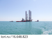 Буксировка СПБУ "GSP Uranus" (2015 год). Редакционное фото, фотограф Алексей Шматков / Фотобанк Лори
