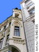 Фрагмент фасада старого здания. Нащокинский переулок, Москва. Стоковое фото, фотограф Vladimir Sviridenko / Фотобанк Лори