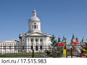 Поселок Епифань. Детская площадка на территории Никольского собора. Тульская область, Кимовский район (2015 год). Стоковое фото, фотограф Илюхина Наталья / Фотобанк Лори