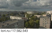 Вид на город. Съемка с коптера квартала многоэтажной застройки. Стоковое видео, видеограф Евгений Ковалев / Фотобанк Лори