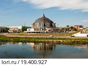 Город Тула. Вид на новое здание музея оружия летним днём (2015 год). Редакционное фото, фотограф Игорь Низов / Фотобанк Лори