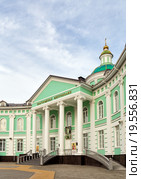 Здание Белгородской митрополии. Белгород. Россия (2015 год). Редакционное фото, фотограф Сергей Лаврентьев / Фотобанк Лори