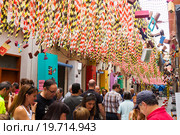 Decorated streets of Gracia district. Theme of construction (2015 год). Редакционное фото, фотограф Яков Филимонов / Фотобанк Лори