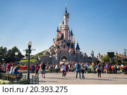 FRANCE, PARIS - 10 SEP, 2014: Beautiful famous castle in Disneyland. Редакционное фото, фотограф Losevsky Pavel / Фотобанк Лори