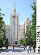 Residential building on Kudrinskaya Square in Moscow is made in Stalin empire style. It was built in 1948-1954 (2014 год). Стоковое фото, фотограф Losevsky Pavel / Фотобанк Лори