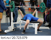 Соревнования по пауэрлифтингу. Жим штанги. Competitions on powerlifting. Стоковое фото, фотограф Олег Безруков / Фотобанк Лори