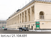 Боковая колоннада открытого плавательного бассейна Олимпийского комплекса "Лужники" (2012 год). Редакционное фото, фотограф Алёшина Оксана / Фотобанк Лори