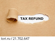 Надпись Tax Refund в прорези бумаги. Стоковое фото, фотограф Ивелин Радков / Фотобанк Лори