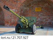 Дивизионная противотанковая 76-мм пушка ЗИС-3 в экспозиции техники Великой Отечественной войны. Кремль Нижнего Новгорода (2015 год). Редакционное фото, фотограф Виктор Карасев / Фотобанк Лори