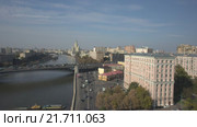 Пролет вдоль Краснохолмской набережной с видом на Котельники и Садовое Кольцо. RAW. Стоковое видео, видеограф Евгений Ковалев / Фотобанк Лори