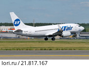 Boeing 737 (бортовой VQ-BAE) авиакомпании UTair вылетает из Внуково (2011 год). Редакционное фото, фотограф Alexei Tavix / Фотобанк Лори