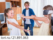 Children playing in Kagome at home. Стоковое фото, фотограф Яков Филимонов / Фотобанк Лори