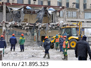 Демонтаж торговых павильонов "Пирамида" у метро "Тверская". Москва, Пушкинская площадь (2016 год). Редакционное фото, фотограф Илюхина Наталья / Фотобанк Лори