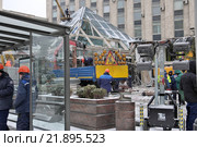 Демонтаж ТЦ "Пирамида" на Пушкинской площади у метро "Тверская". Москва (2016 год). Редакционное фото, фотограф Илюхина Наталья / Фотобанк Лори