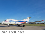 Международный авиационно-космический салон МАКС-2015. Як-40 "Интегрированная модульная авионика" - небольшой пассажирский самолёт для местных авиалиний. Редакционное фото, фотограф Игорь Долгов / Фотобанк Лори