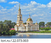 Спасо-Преображенский собор на берегу заводского пруда в Невьянске, Свердловская область (2015 год). Стоковое фото, фотограф Михаил Марковский / Фотобанк Лори