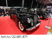 Американский автомобиль Packard 180 на выставочной экспозиции XXV Олдтаймер-Галереи И. Сорокина в Сокольниках, Москва (2016 год). Редакционное фото, фотограф Алексей Гусев / Фотобанк Лори