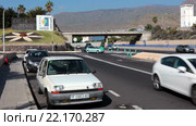 Развязка на автомагистрали TF-1 при выезде из города Коста Адехе (Costa Adeje). Тенерифе, Канарские острова, Испания (2016 год). Редакционное видео, видеограф Кекяляйнен Андрей / Фотобанк Лори