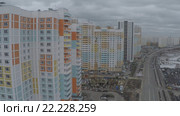 Спальные районы города. Пролет вдоль улицы. Go-pro. Стоковое видео, видеограф Евгений Ковалев / Фотобанк Лори