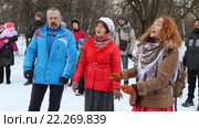 Певческое трио исполняет старинные песни на празднике прихода Весны в музее Константина Васильева. Москва (2016 год). Редакционное видео, видеограф Сергей Соболев / Фотобанк Лори