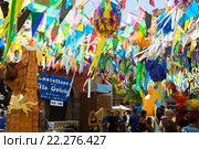 Decorated square of Gracia district (2015 год). Редакционное фото, фотограф Яков Филимонов / Фотобанк Лори