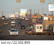 Пробка на Щелковском шоссе в сторону области (2016 год). Редакционное фото, фотограф lana1501 / Фотобанк Лори