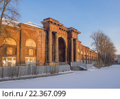 Санкт-Петербург зимой. Новая Голландия, Арка Новой Голландии на замёрзшей реке Мойке (2016 год). Редакционное фото, фотограф Горшков Игорь / Фотобанк Лори