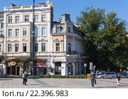 Вид на улицу с людьми, Русе (2014 год). Редакционное фото, фотограф EugeneSergeev / Фотобанк Лори