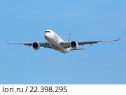 Международный авиационно-космический салон МАКС-2015. Аэробус А350-900 - французский дальнемагистральный широкофюзеляжный двухдвигательный пассажирский самолет. Редакционное фото, фотограф Игорь Долгов / Фотобанк Лори