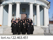 Общая фотография духовенства в день празднование 500-летия со дня преставления святителя Серапиона в Покровском храме города Балашиха (2016 год). Редакционное фото, фотограф Дмитрий Неумоин / Фотобанк Лори