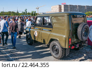 УАЗ военной комендатуры на Поклонной горе 9 мая (2014 год). Редакционное фото, фотограф Алёшина Оксана / Фотобанк Лори
