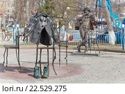 Россия, Уральский федеральный округ, Сибирь, Тюмень, Скульптуры клоунов у Тюменского цирка на Цветном Бульваре (2015 год). Редакционное фото, фотограф Александр Циликин / Фотобанк Лори