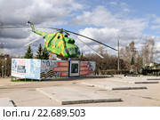 Вертолет МИ-8 в парке Победы города Чебоксары (2016 год). Редакционное фото, фотограф Андрей Кириллов / Фотобанк Лори